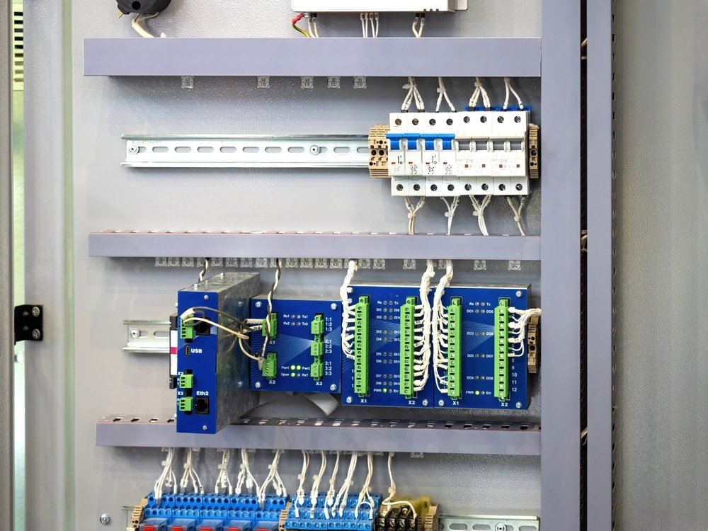 تركيب لوحة توزيع ذكية